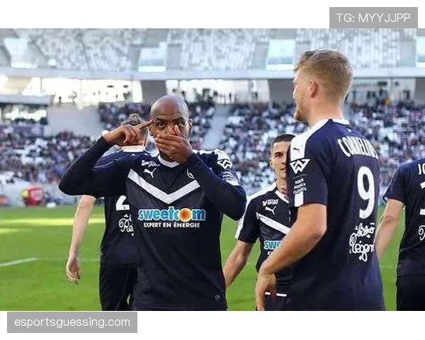 历史数据回顾：近五次交锋，巴黎在对方半场夺回球权的平均次数